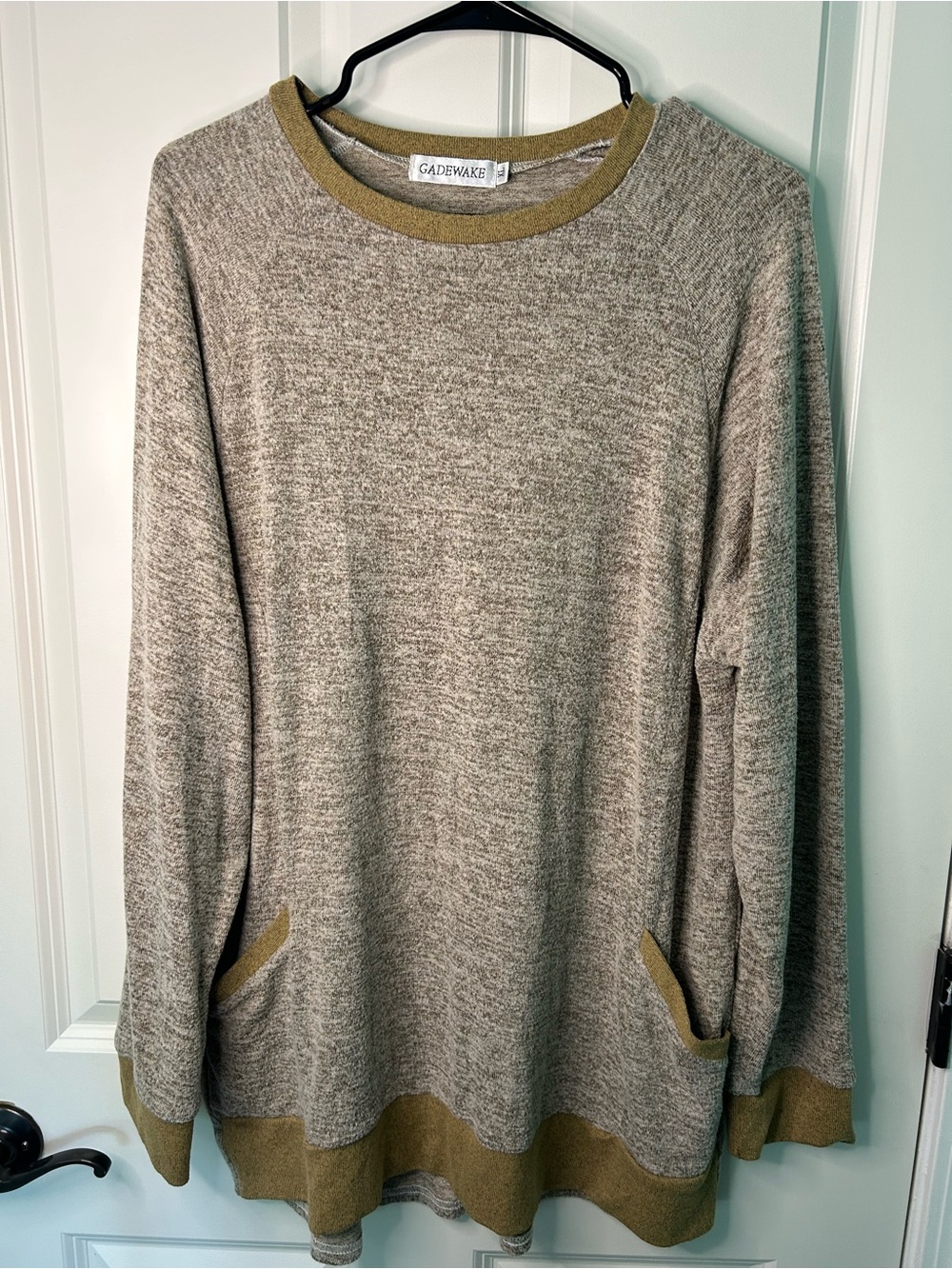 Gadewake women's soft two-toned pocketed knit sweater tunic